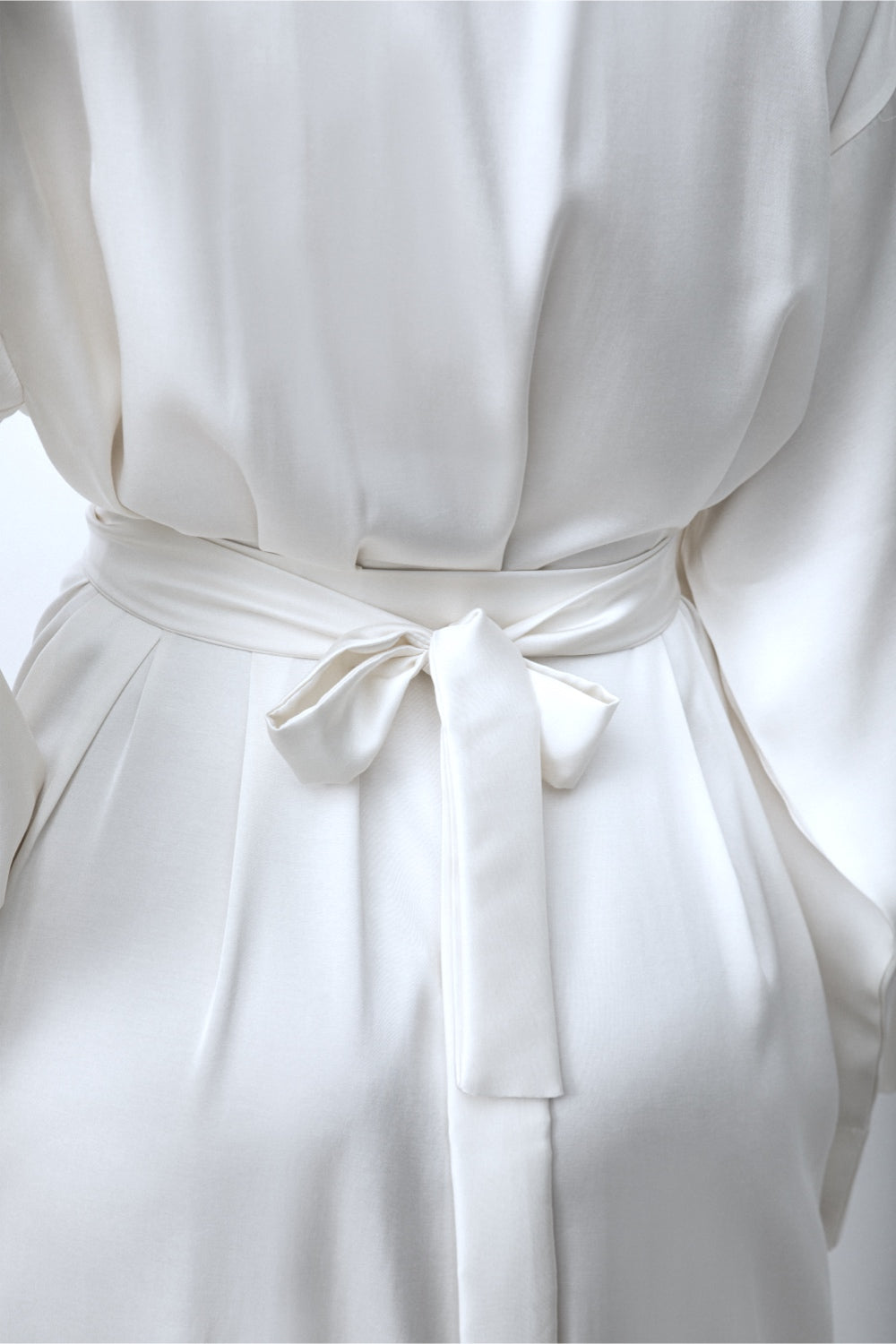 Kasumi white kimono robe