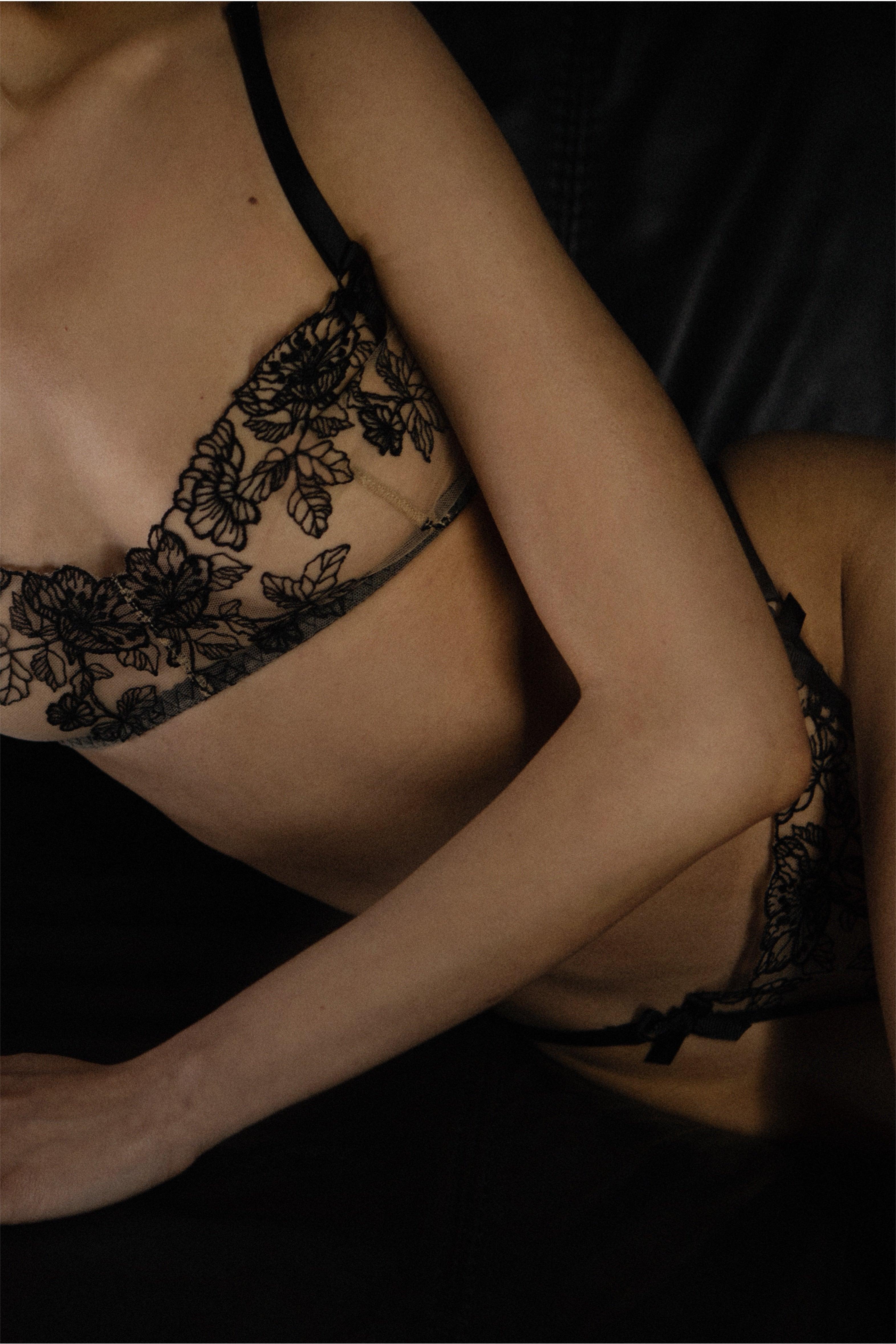 Barbara nude black lace thongs - yesUndress