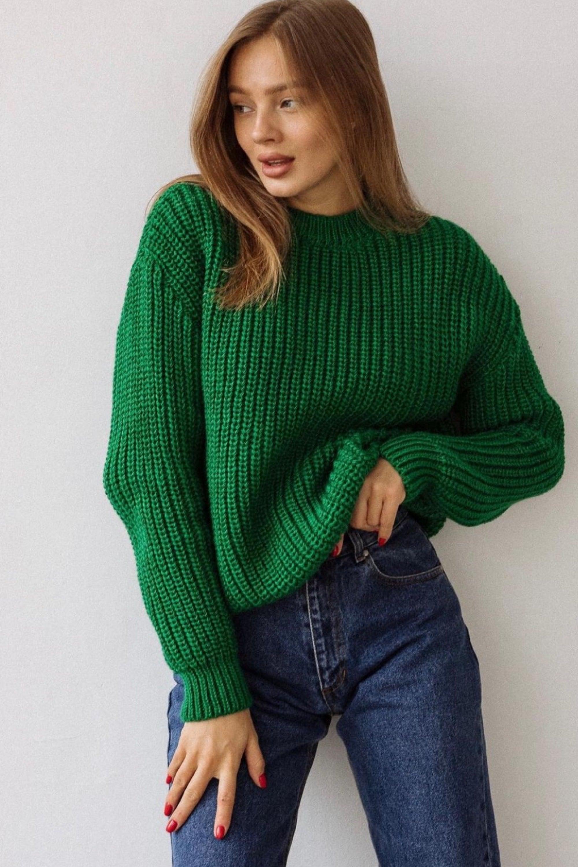 Green knitted sweater 'Vilnius' - yesUndress